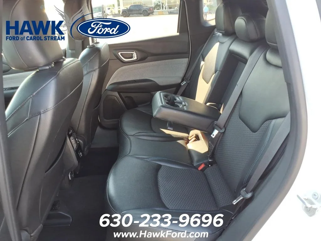 Used 2024 White Jeep Latitude image 29