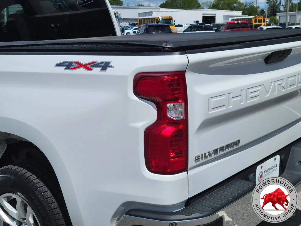 Used 2021 White Chevrolet LT image 12