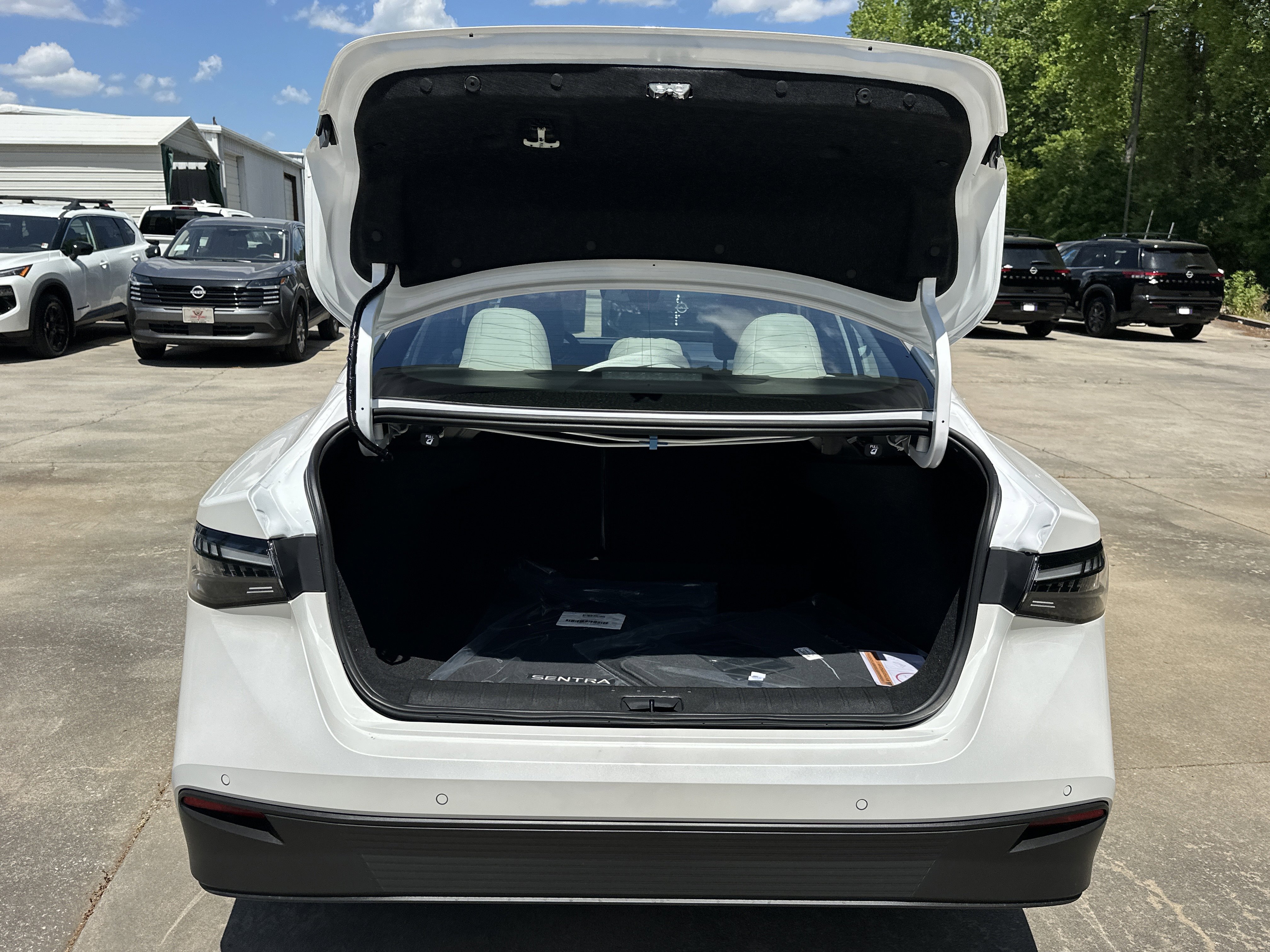 New 2026 Aspen White Tricoat Nissan SL image 19