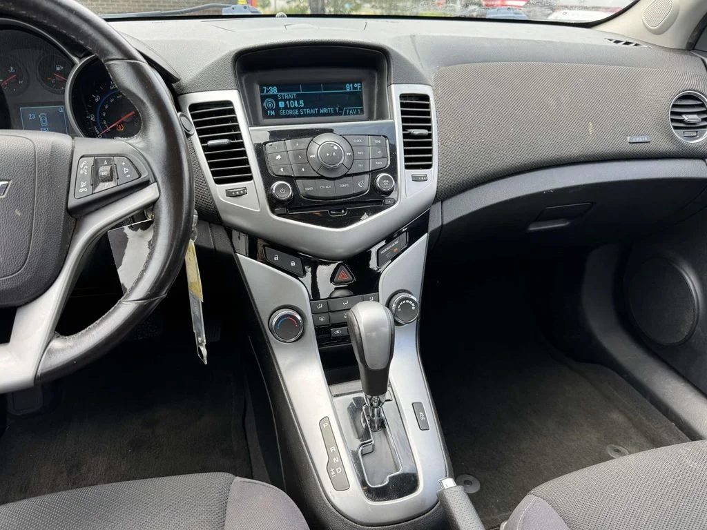 Used 2014 Red Chevrolet 1LT image 3