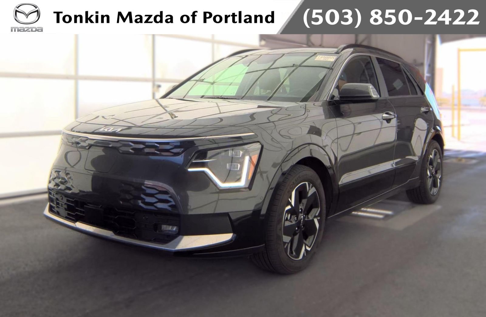 Used 2024 Graphite Gray Kia Wave image 1