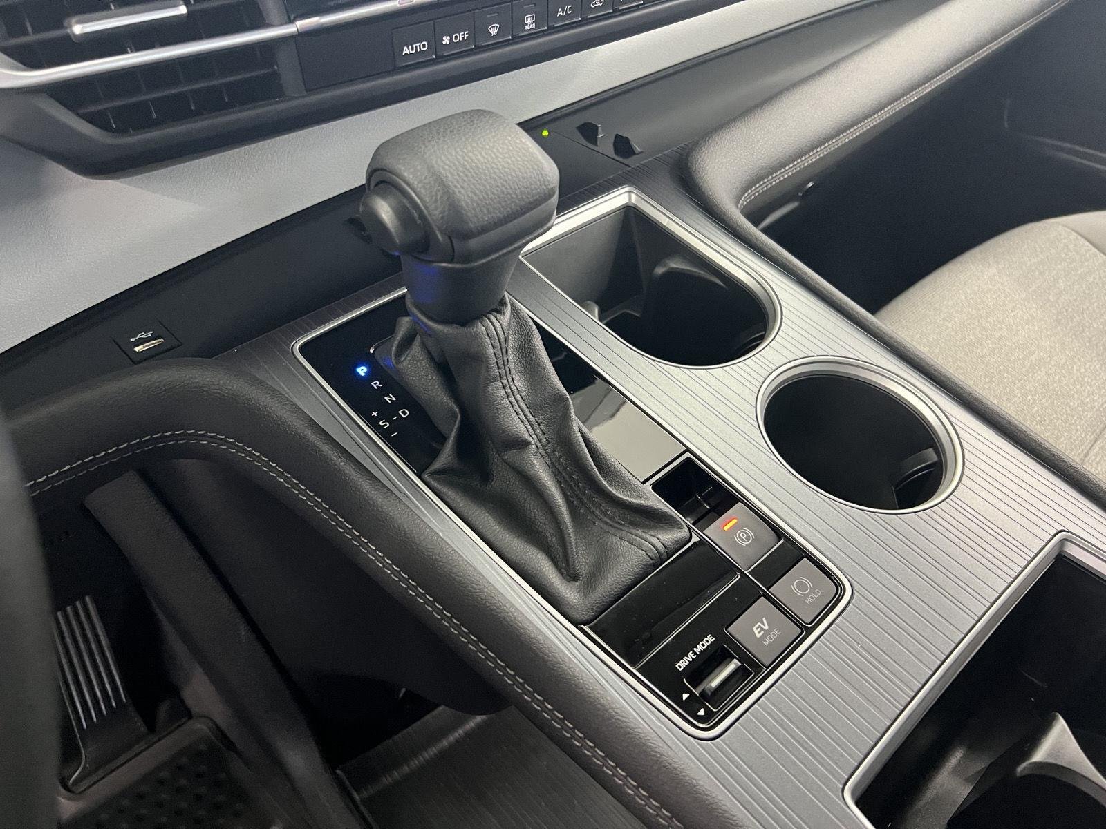 2025 Toyota Sienna LE - Photo 18