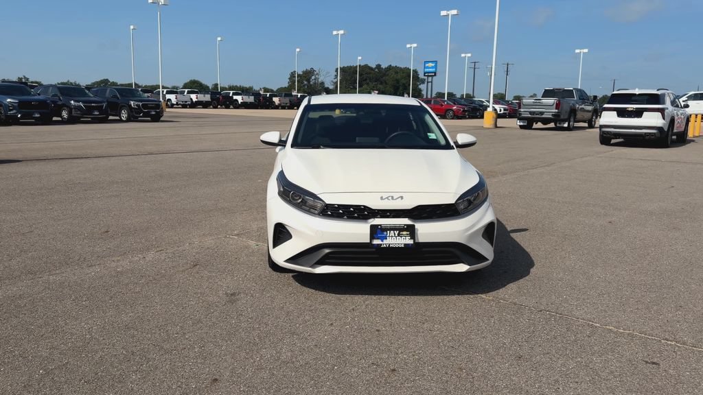 Used 2024 White Kia LXS image 3