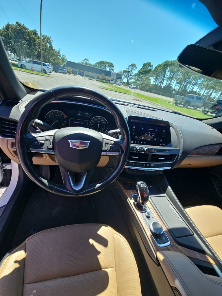Used 2020 CRYSTAL WHITE TRICOAT Cadillac Premium Luxury image 24