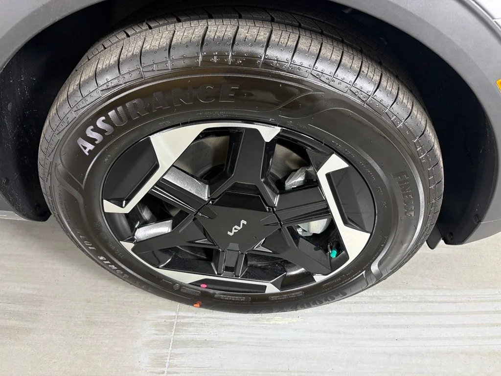 New 2027 Wolf Gray Kia S image 10