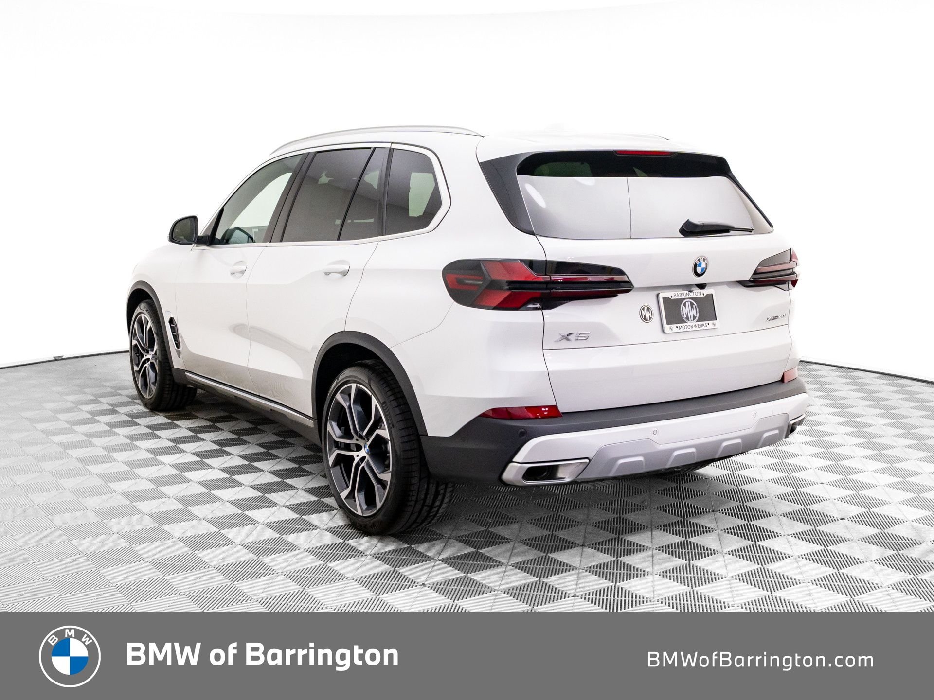 New 2026 Mineral White Metallic BMW xDrive40i image 3