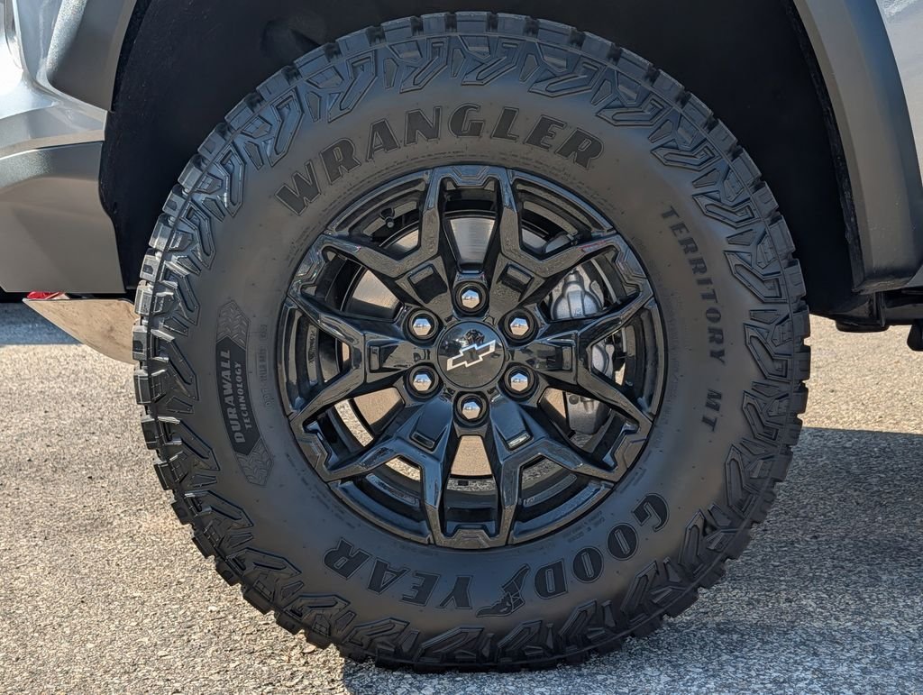 Used 2025 Gray Chevrolet ZR2 image 15
