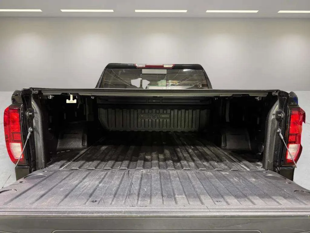 Used 2024 Onyx Black GMC Elevation image 32