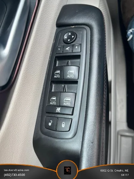 Used 2018 White Chrysler Limited Minivan 4D image 21