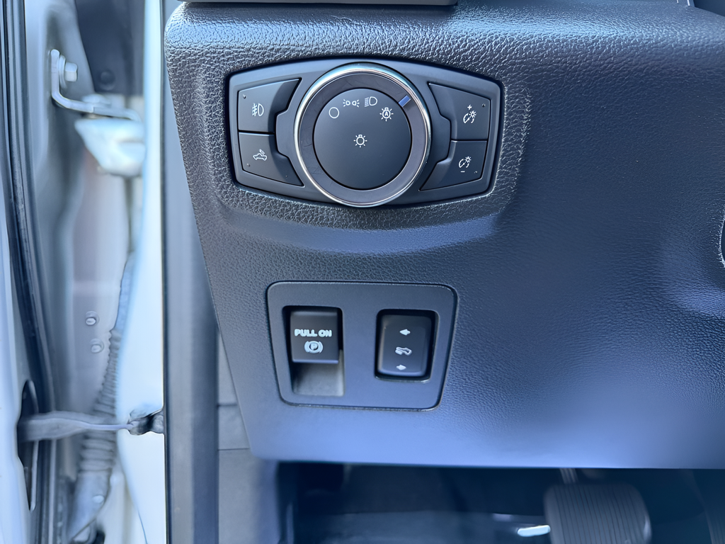 Used 2019 Silver Ford Lariat image 11