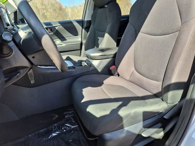2021 Toyota RAV4 LE - Photo 13