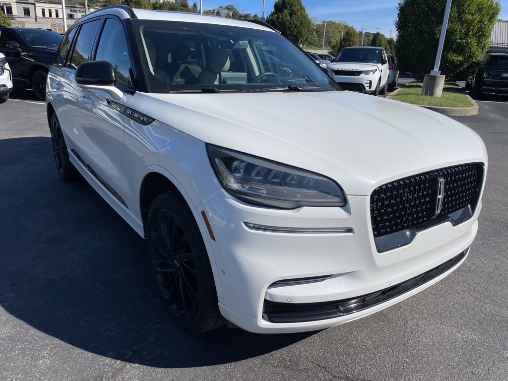 Used 2023 White Lincoln Reserve image 17