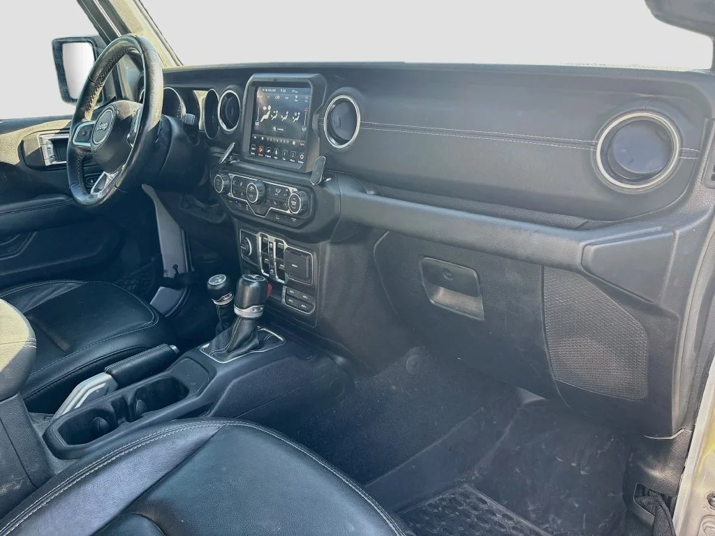 Used 2022 Silver Jeep Unlimited Sahara 4xe image 32
