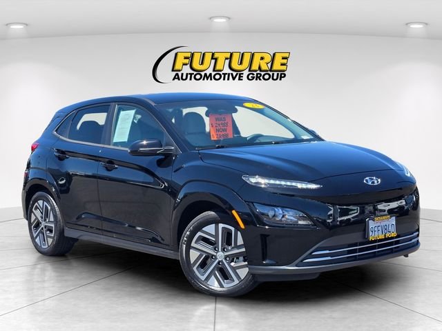Used 2023 Black Hyundai SE image 1