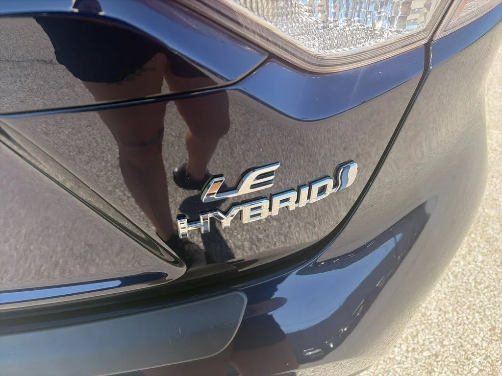 Used 2024  Toyota LE image 33