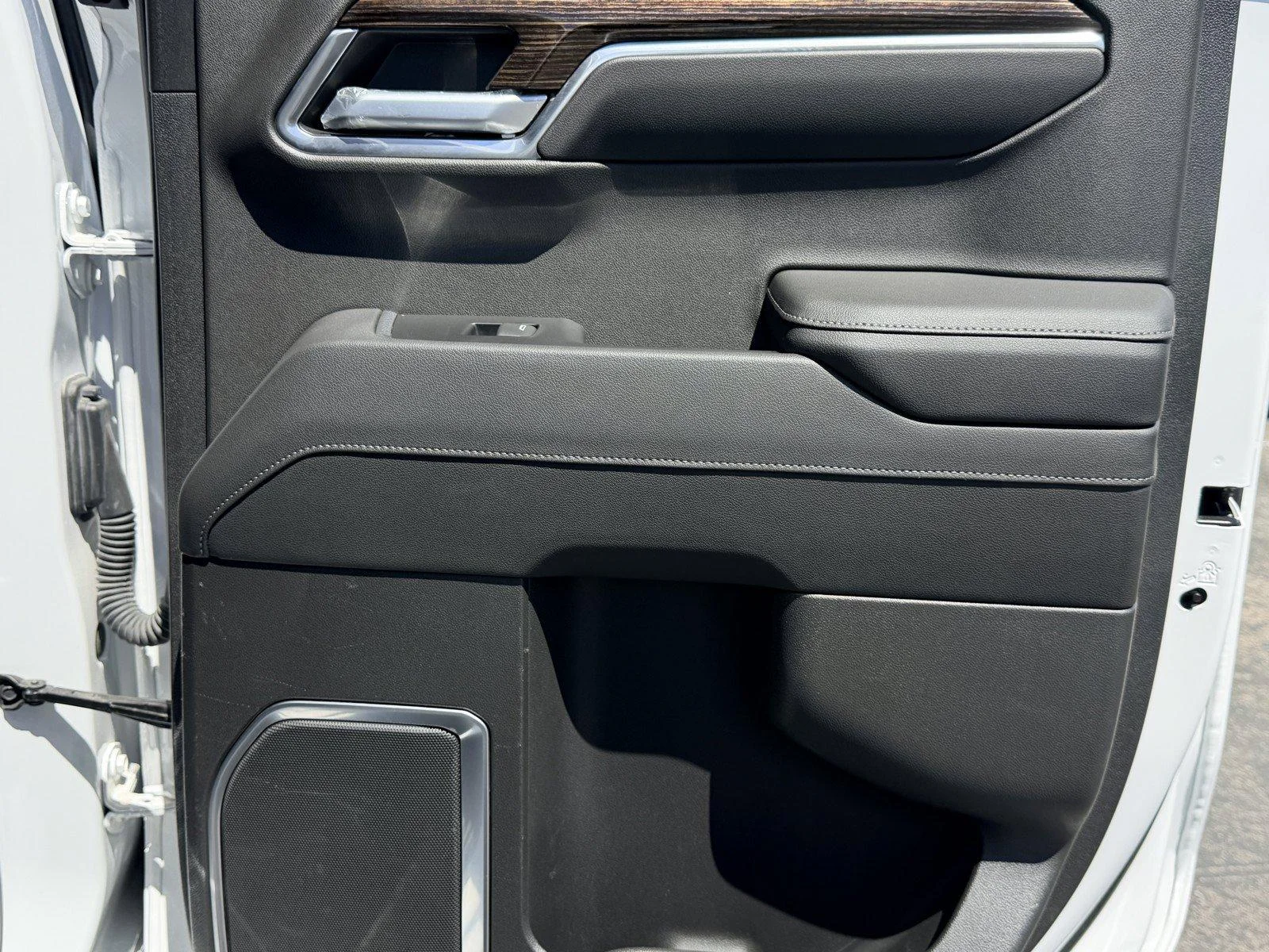 Used 2022 Summit White GMC SLE image 11