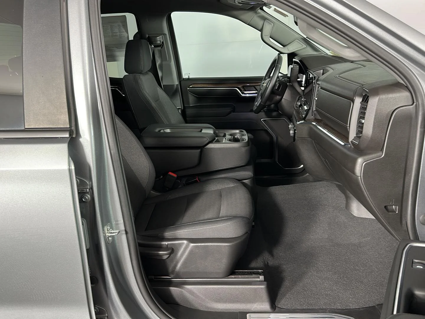 Used 2024 Sterling Gray Metallic Chevrolet LT image 28
