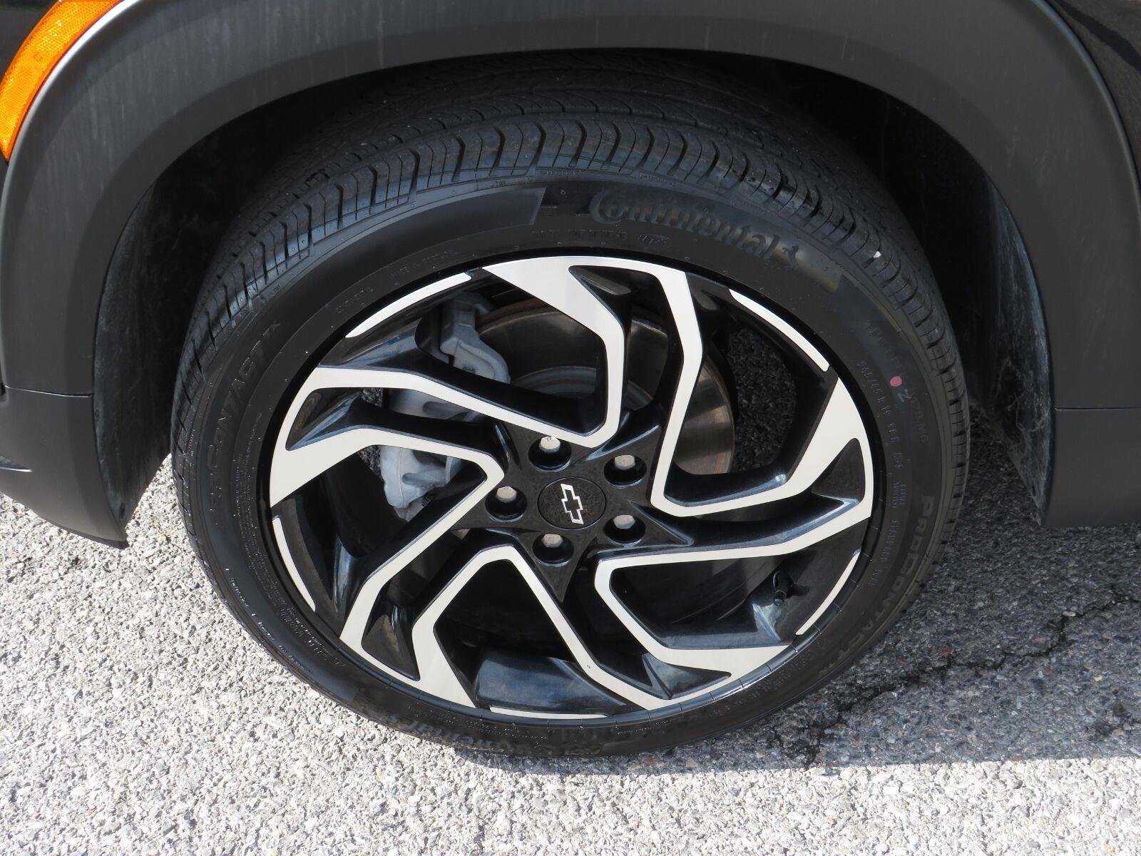 Used 2025 Mosaic Black Metallic Chevrolet RS image 12