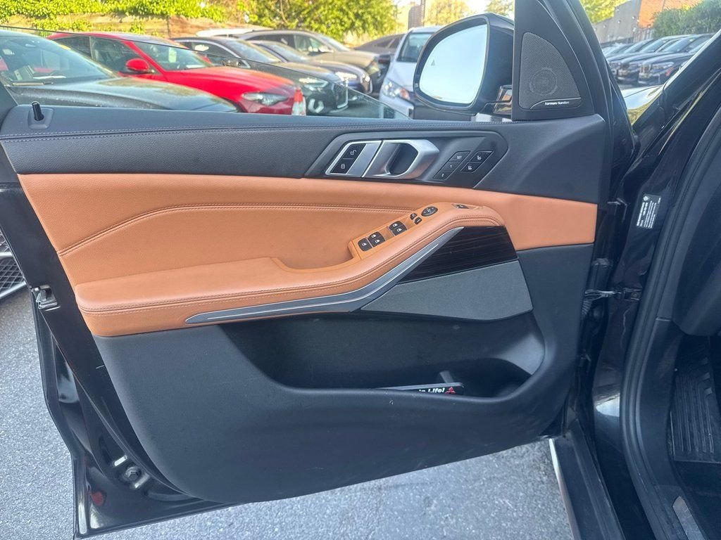 Used 2020 Black BMW xDrive50i image 29