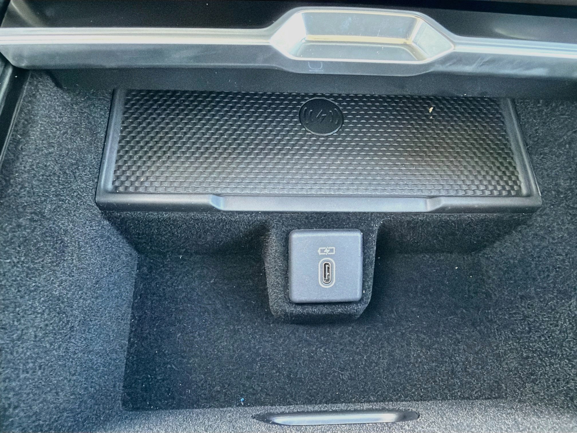 New 2027 Santorini Black LAND ROVER SE image 31