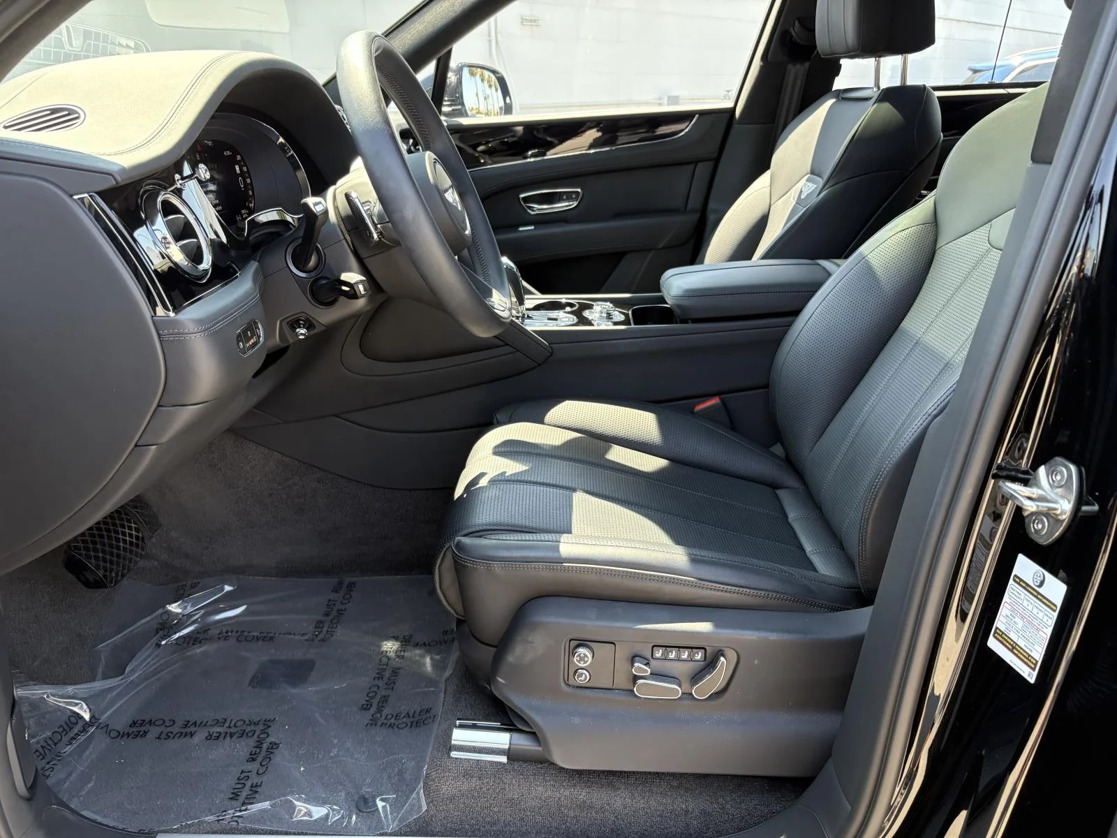 2024 Bentley Bentayga - Photo 19