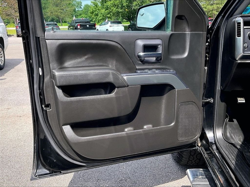 Used 2018 Black Chevrolet LT image 9