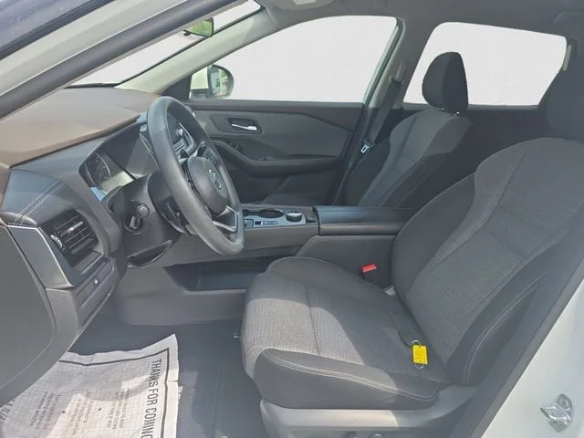 Used 2021 Pearl White Nissan SV image 9
