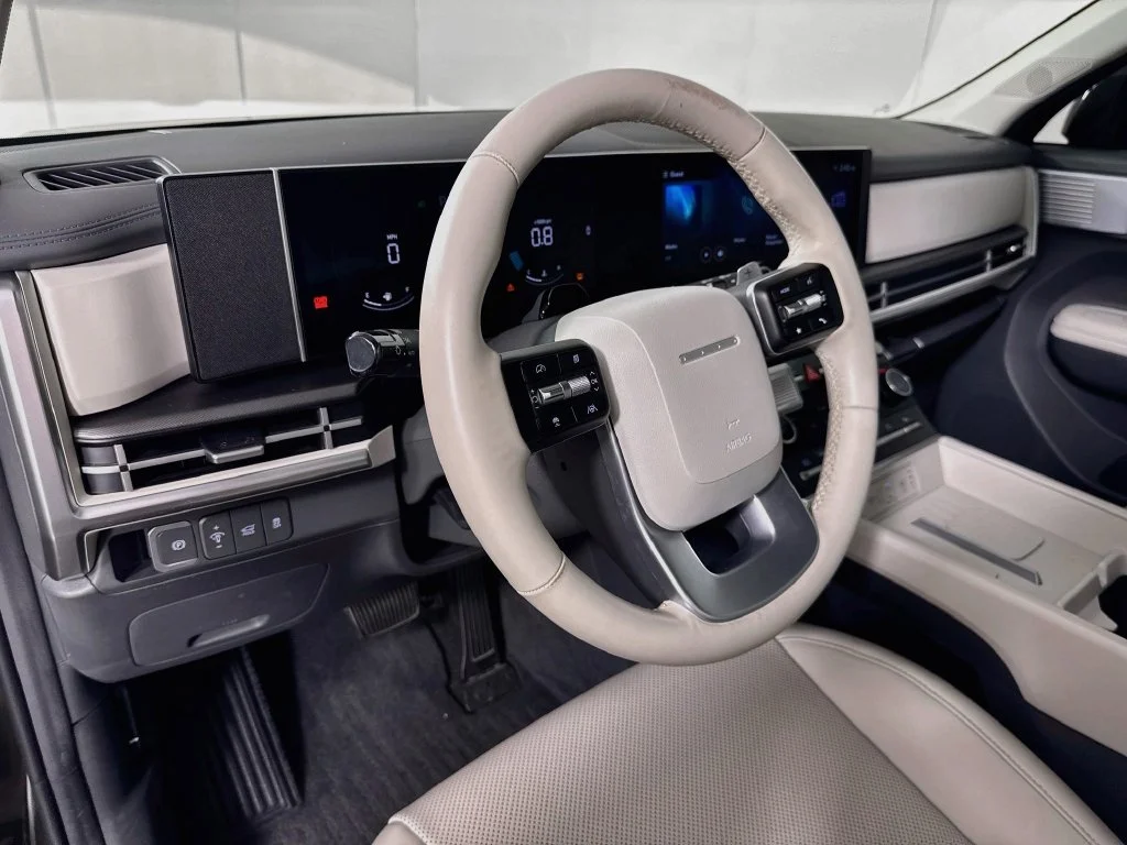 Used 2025 Green Hyundai SEL image 9