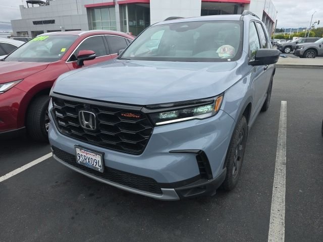 2025 Honda Pilot TrailSport AWD's photo