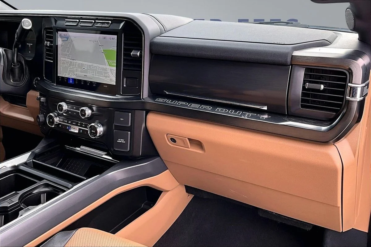 Used 2024  Ford LARIAT image 27