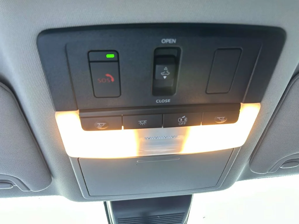Used 2023 White Nissan 2.5 SL image 25