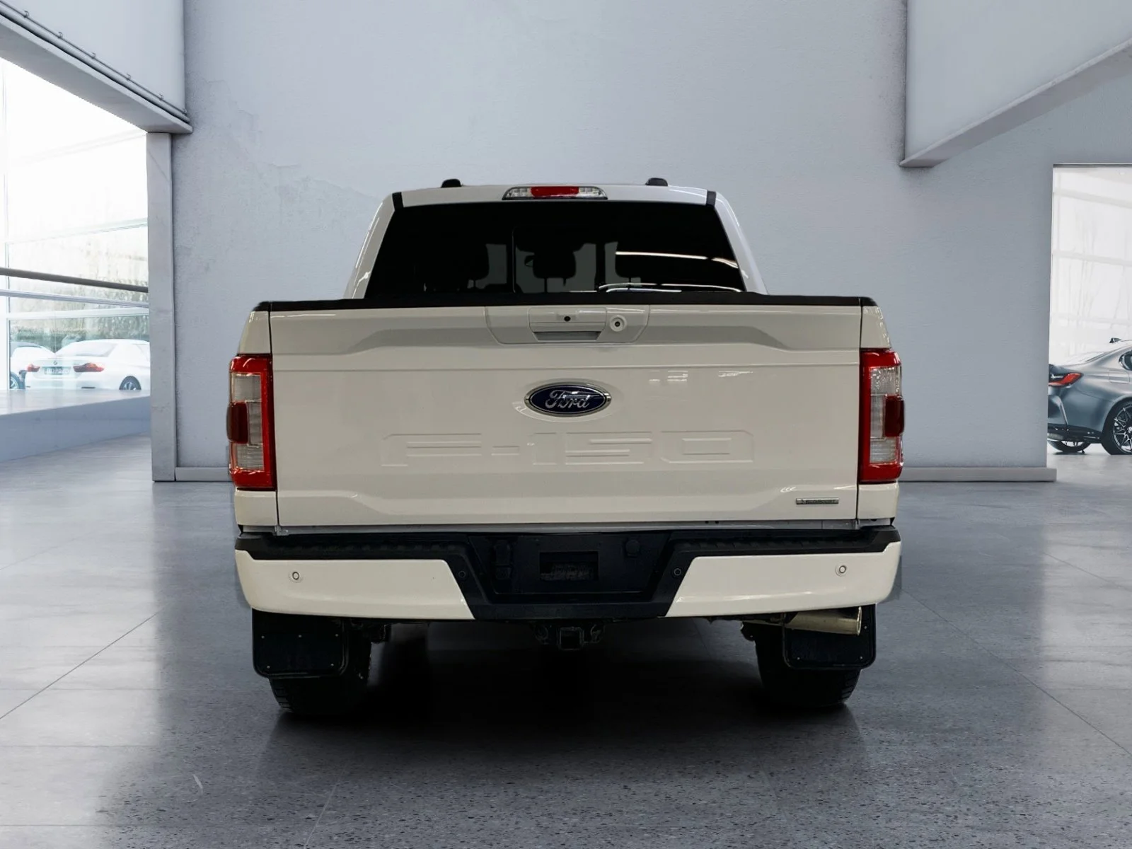 Used 2022 White Ford Lariat SuperCrew image 4