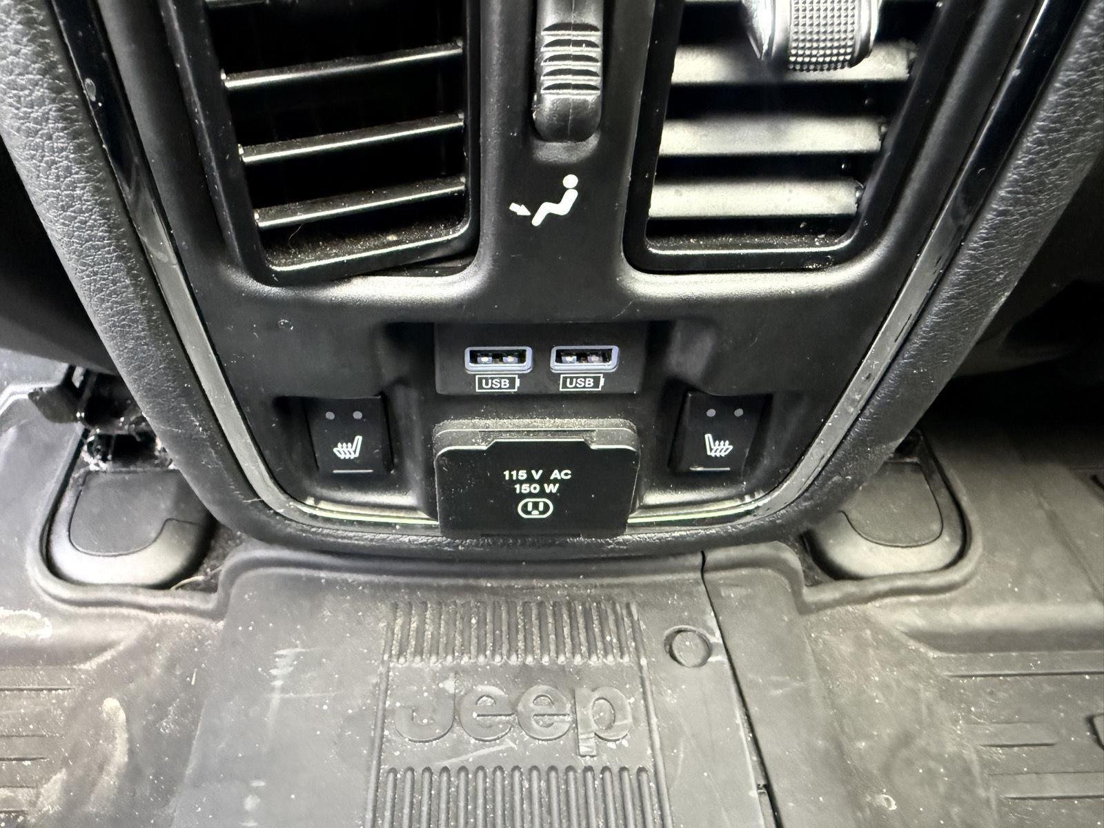 Used 2020 Diamond Black Crystal Pearlcoat Jeep Overland image 6