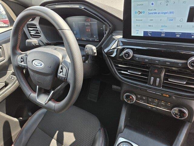 Used 2025 Agate Black Metallic Ford ST-Line image 34