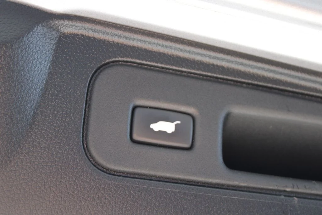 Used 2020 Lunar Silver Metallic Honda Touring image 28