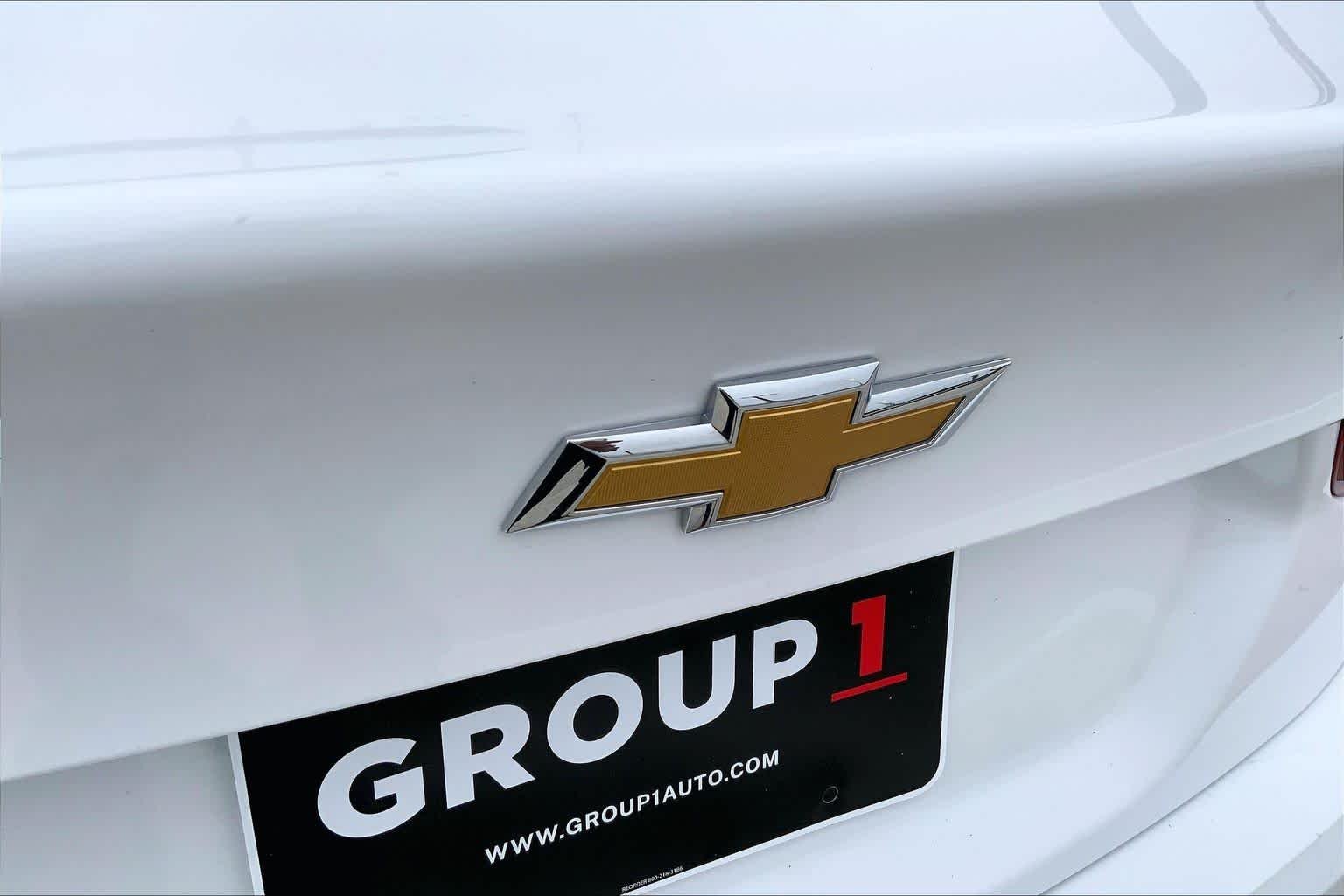 Used 2024 Summit White Chevrolet LT image 10