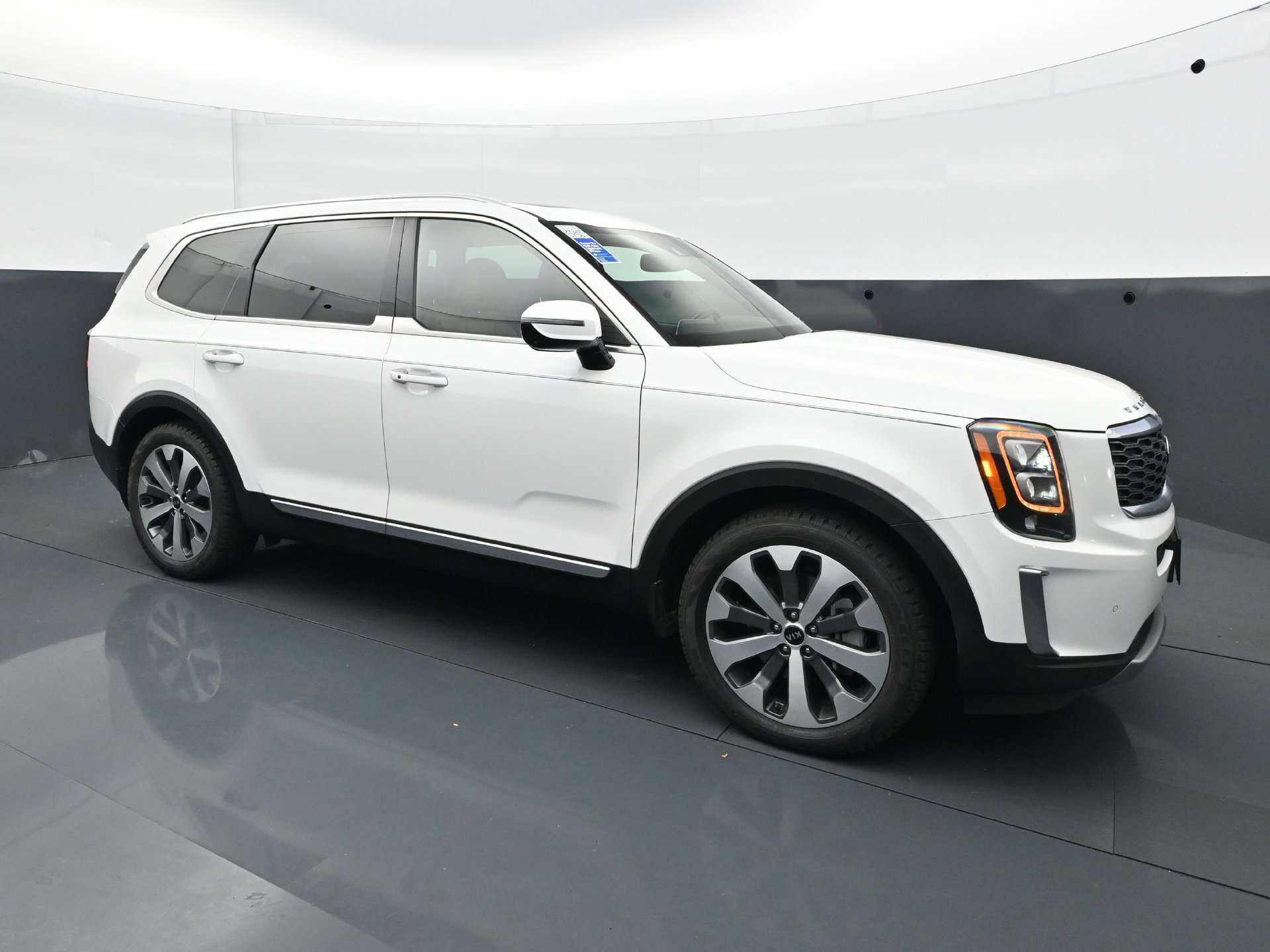 Used 2020 Snow White Pearl Kia SX AWD image 9