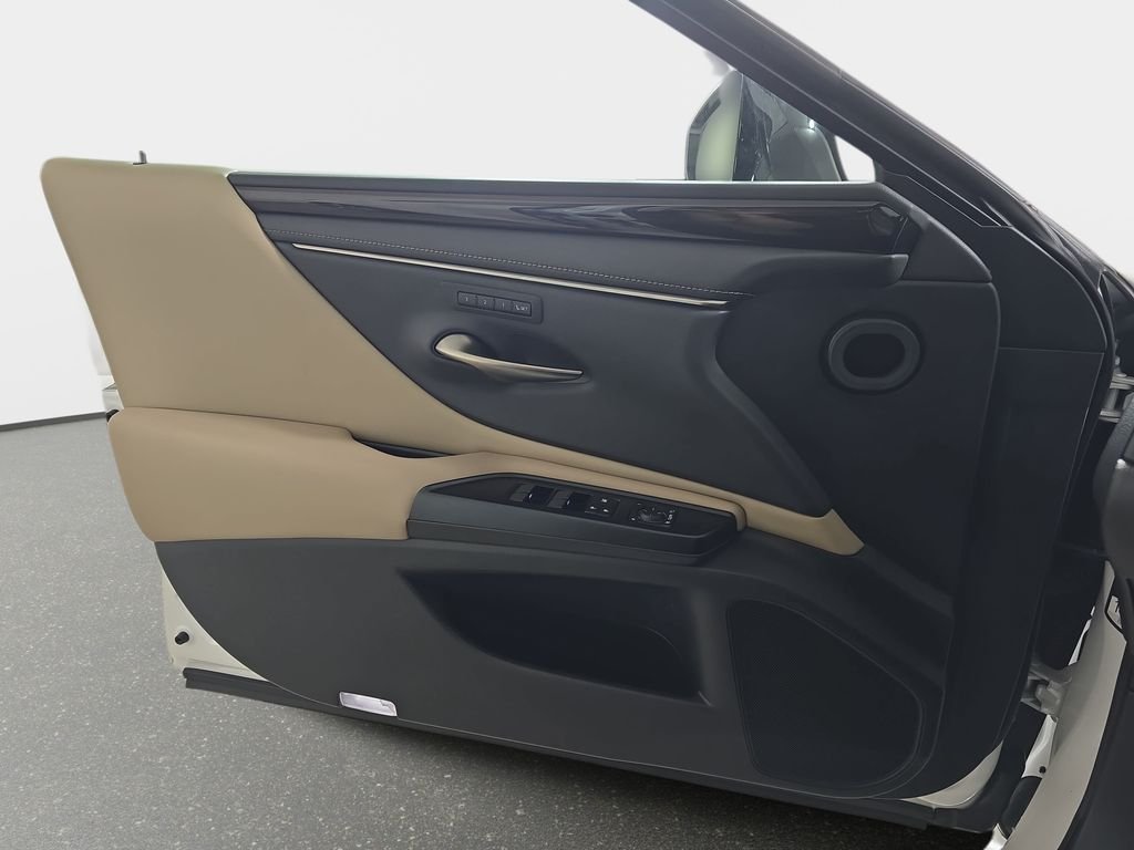 Used 2020 White Pearl Lexus 350 image 29