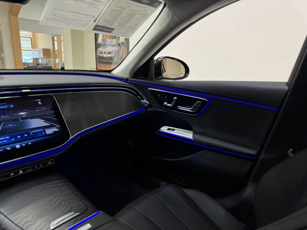 2025 Mercedes-Benz E-Class E350 - Photo 10
