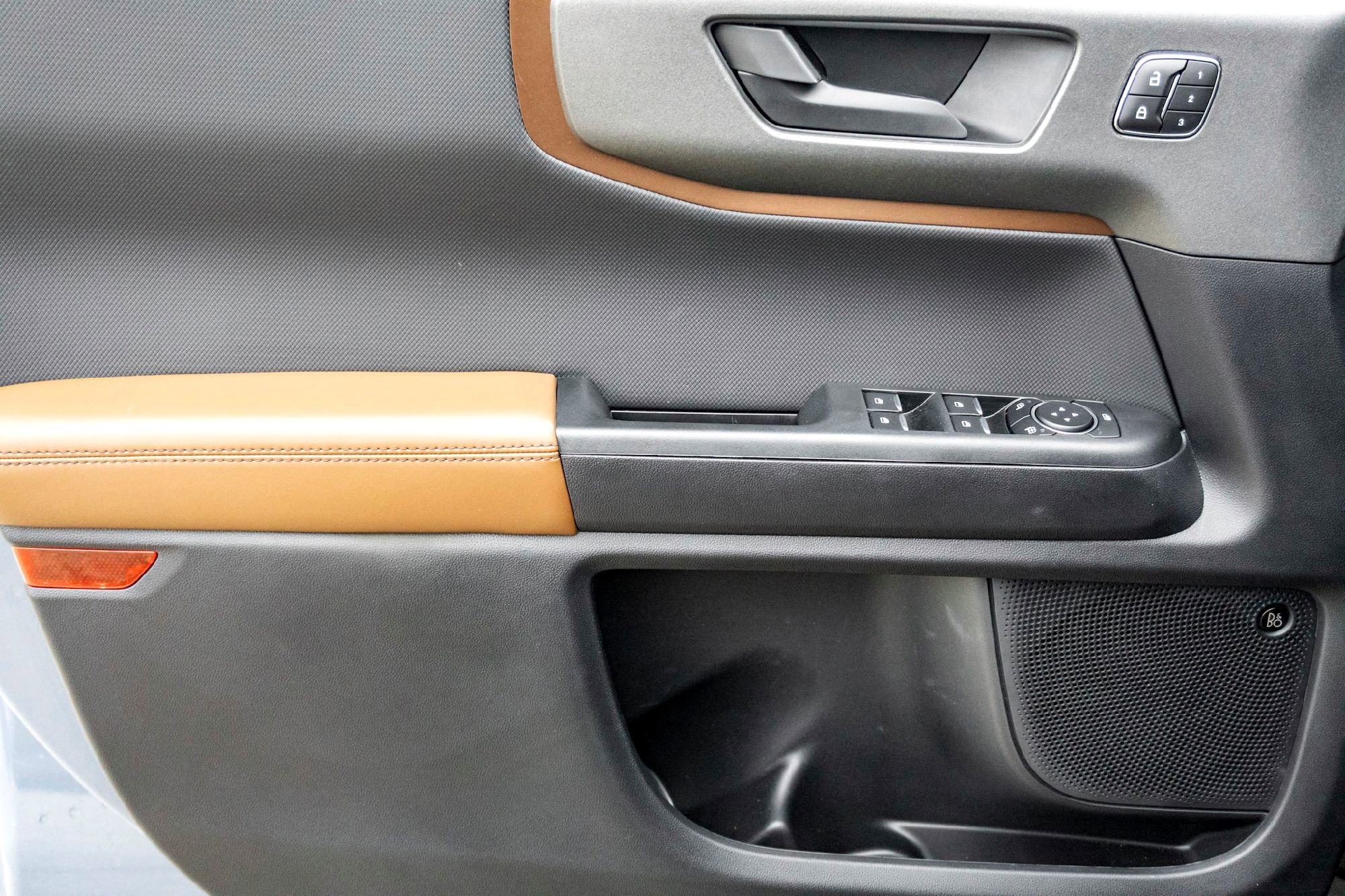 New 2025 Azure Gray Metallic Tri-Coat Ford Outer Banks image 7