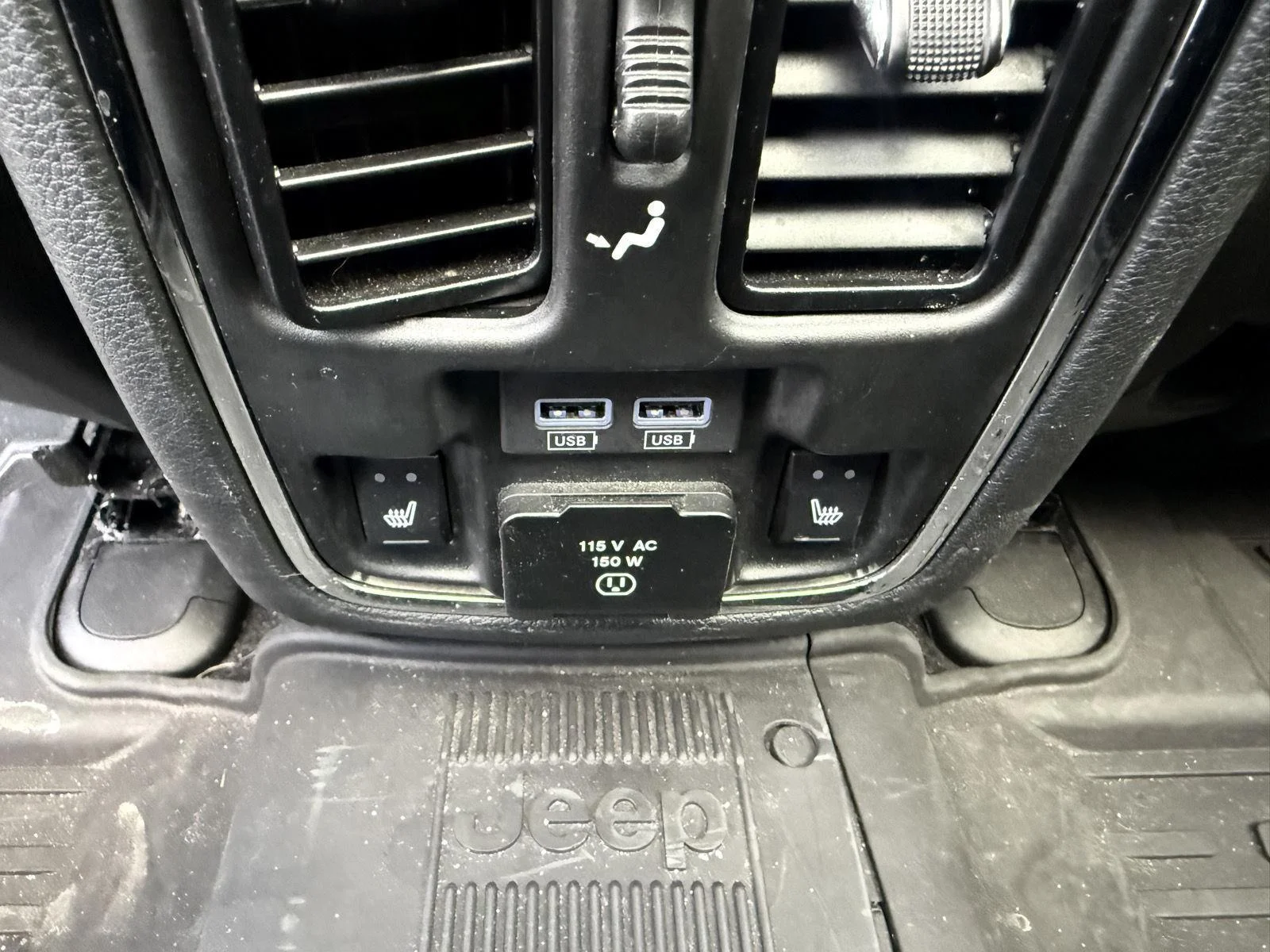 Used 2020 Diamond Black Crystal Pearlcoat Jeep Overland image 6