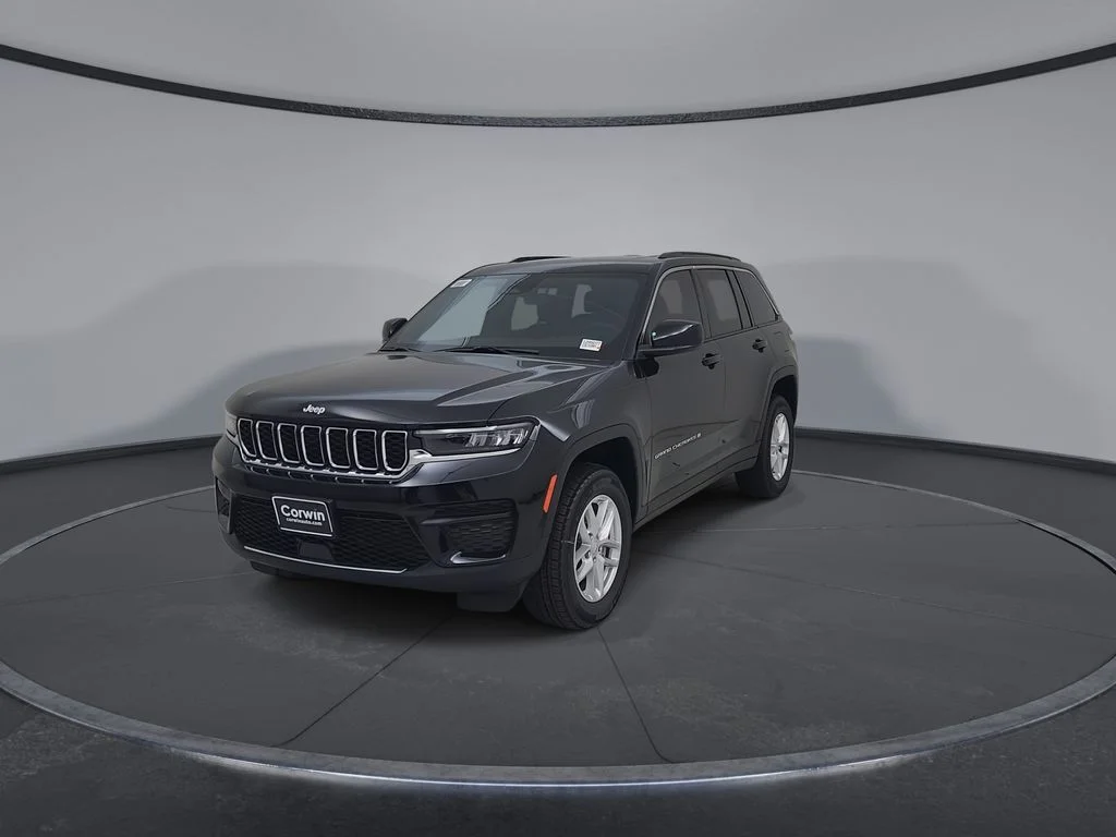 New 2026 Diamond Black Crystal Pearl-Coat Exterior Paint Jeep Laredo X image 6
