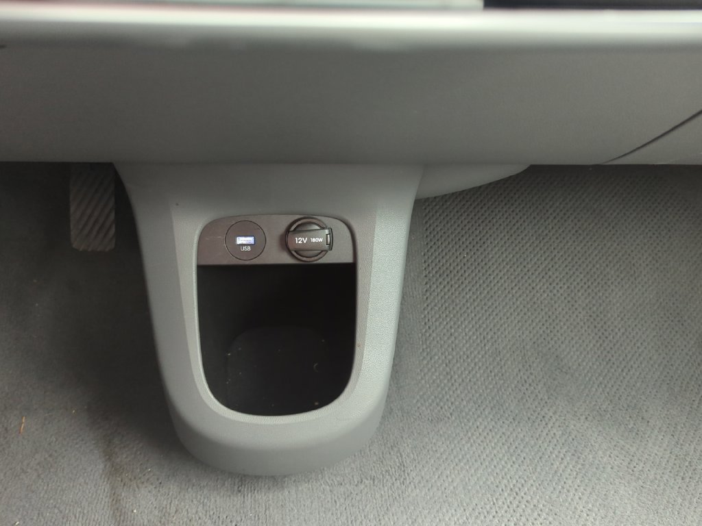Used 2024 Gold Hyundai SEL image 14