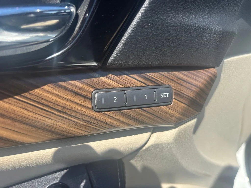 Used 2016 Pearl White Nissan Platinum image 12