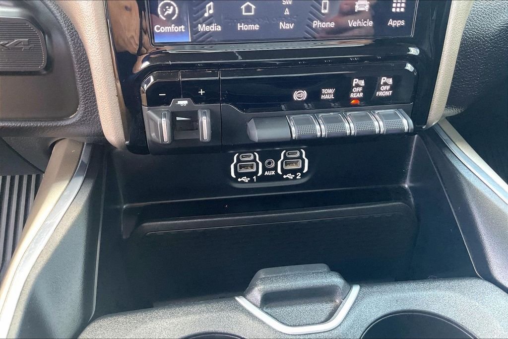 Used 2024 Silver Ram Laramie image 32