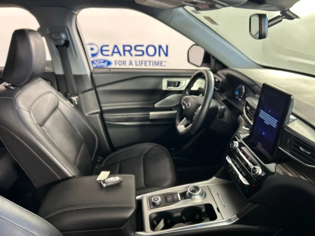 Used 2023 Silver Ford Limited image 23