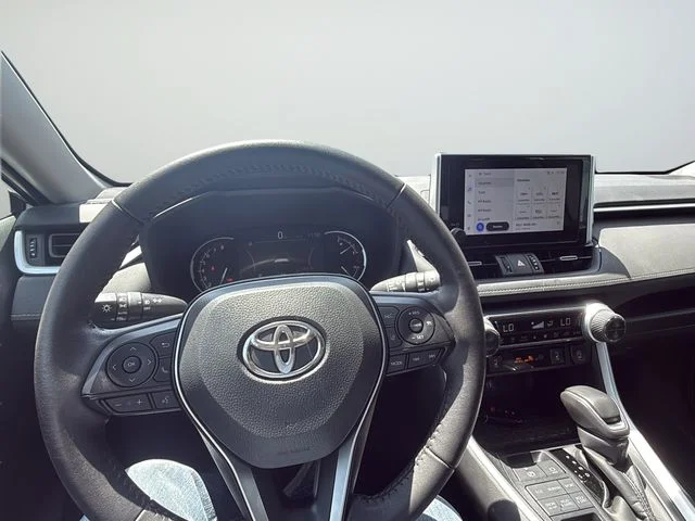 Used 2025 Silver Toyota XLE Premium image 9