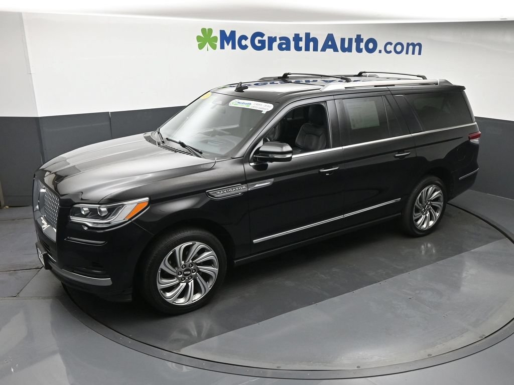 Used 2023 Black Lincoln Reserve image 25