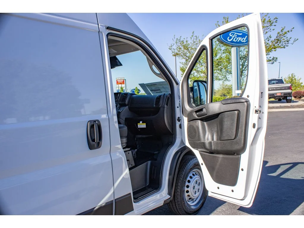 New 2026 Bright White Clearcoat Ram Tradesman image 31