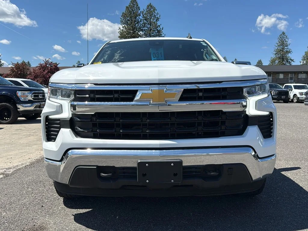 Used 2023 Summit White Chevrolet LT image 29